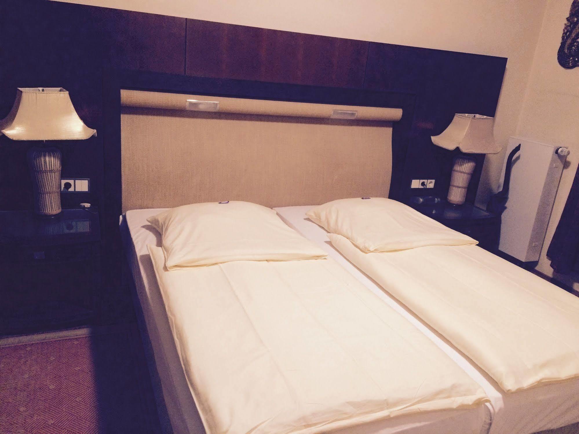 Royal Inn Кёльн Экстерьер фото